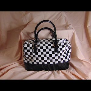 Checked shoulder bag.